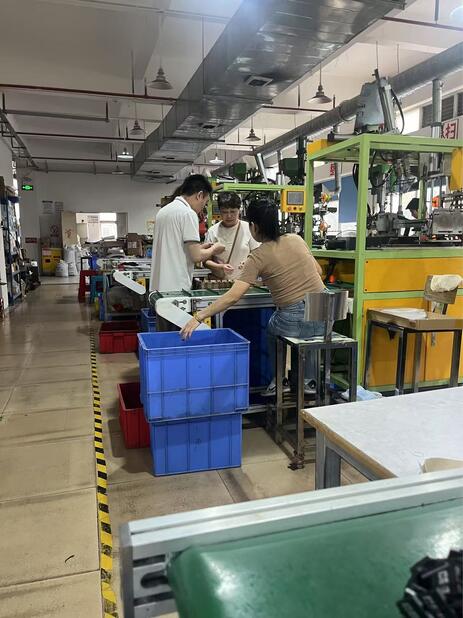 Dongguan Xinwei Clothing Accessories Co.,Ltd.
