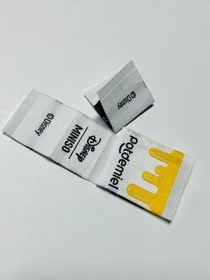 Custom Woven Clothing Labels Garment Tags 0.4mm Logo 5000pcs